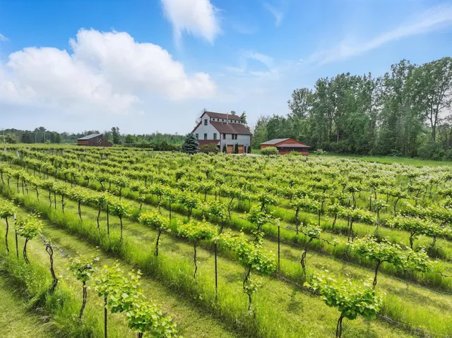 $975,000 | 85 Shrine Road, Isle La Motte, VT 05463