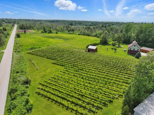 $975,000 | 85 Shrine Road, Isle La Motte, VT 05463