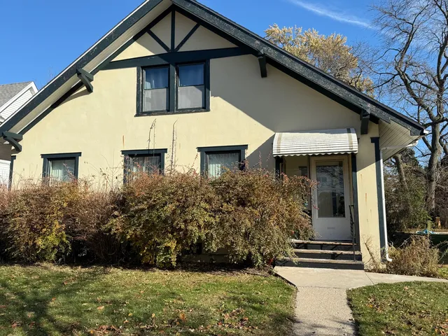 $1,100 | 323 North West Street, Unit A, Waukegan, IL 60085