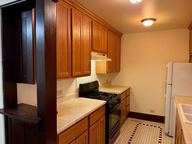 $1,100 | 323 North West Street, Unit A, Waukegan, IL 60085