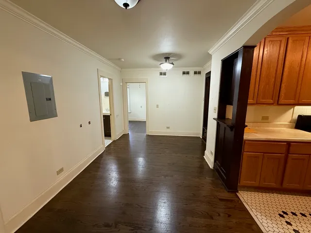 $1,100 | 323 North West Street, Unit A, Waukegan, IL 60085