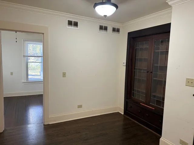 $1,100 | 323 North West Street, Unit A, Waukegan, IL 60085