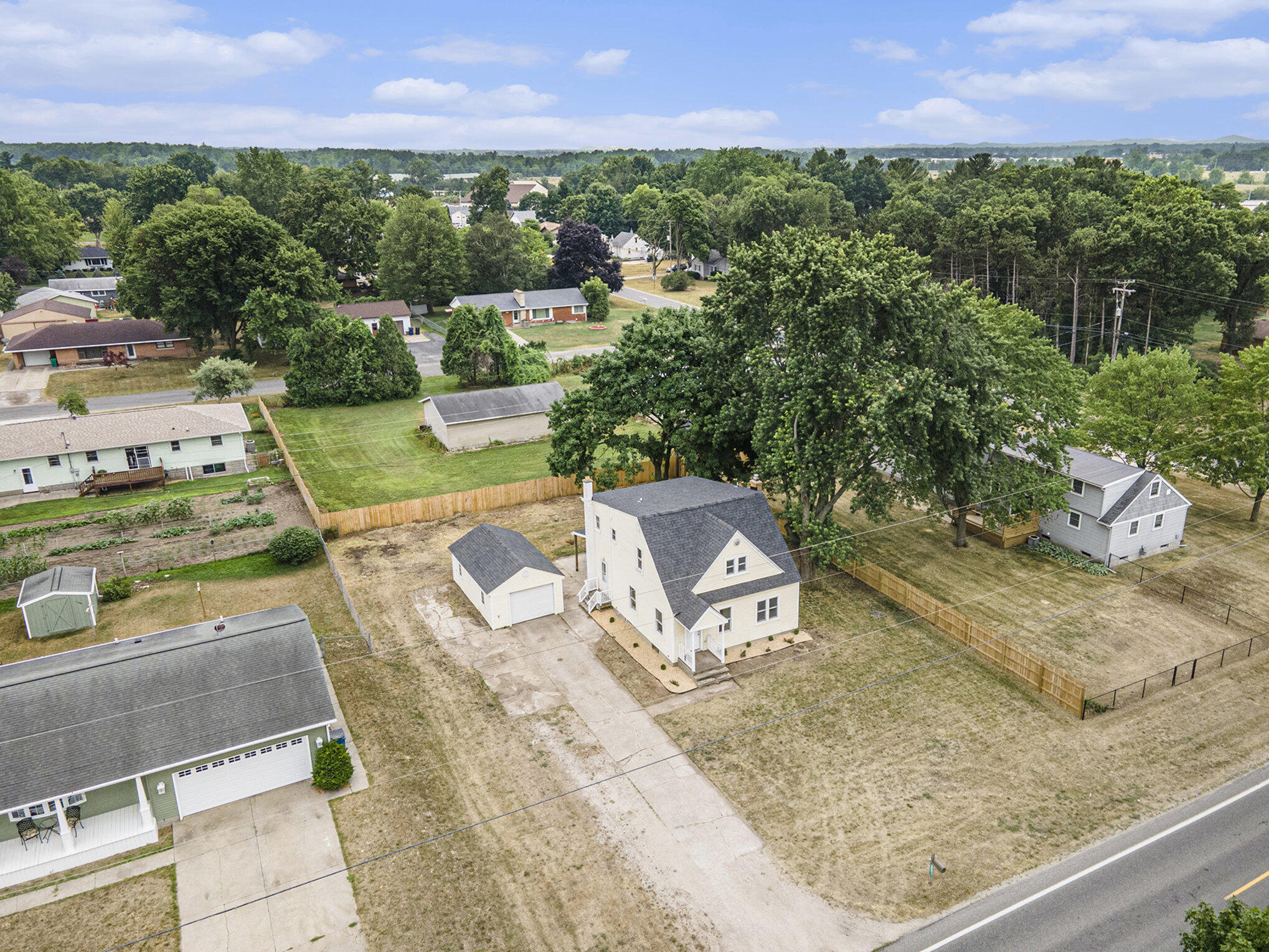 2031 East Hile Road Muskegon, MI 49444 - Photo 29 of 32 029_file_15