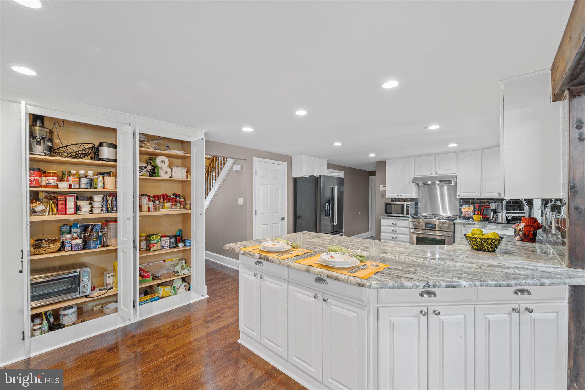 7561 Vogels Way Springfield, VA 22153 - Photo 28 of 79 BREAKFAST BAR WITH EXTRA CABINETS