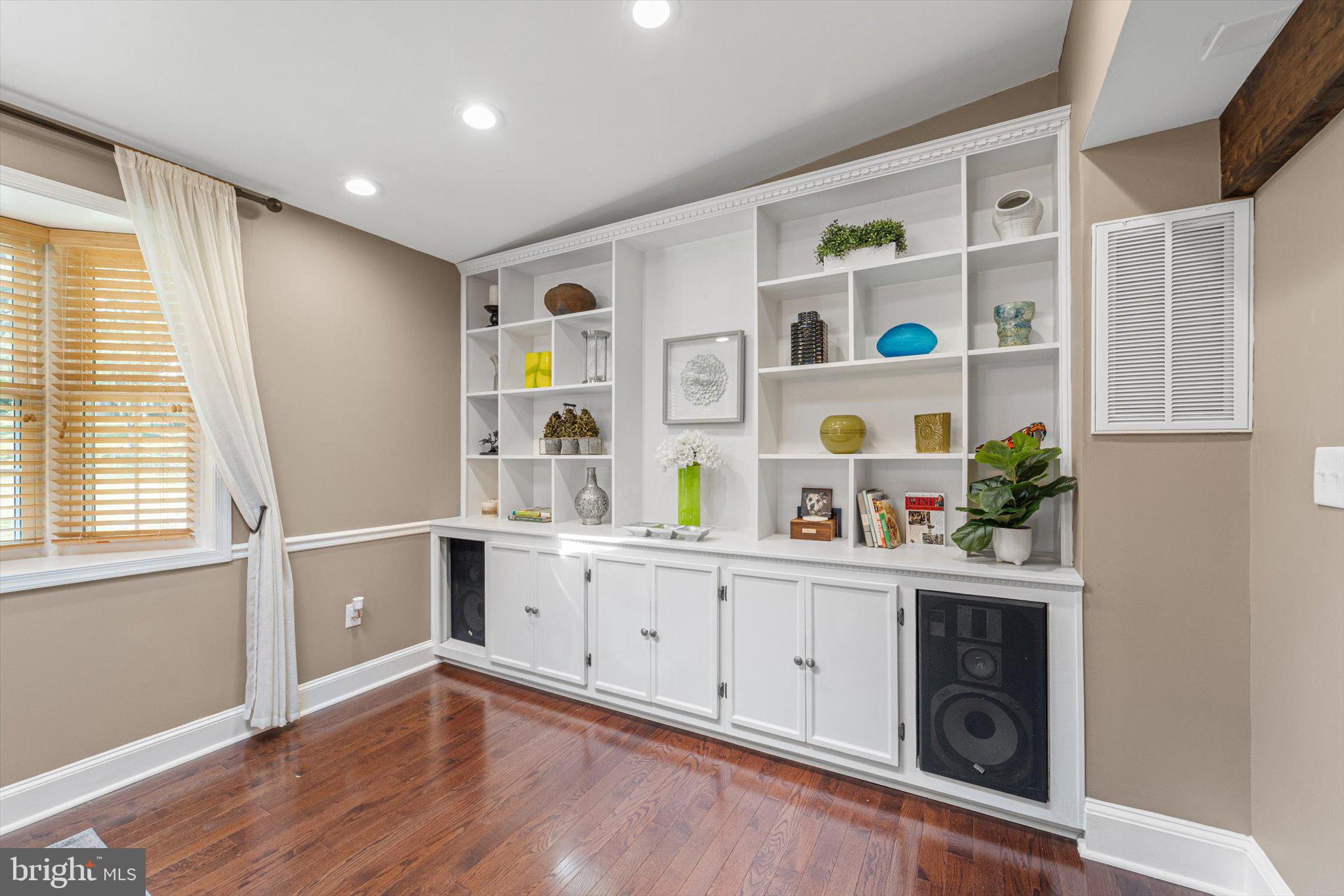 7561 Vogels Way Springfield, VA 22153 - Photo 33 of 79 BUILT-INS