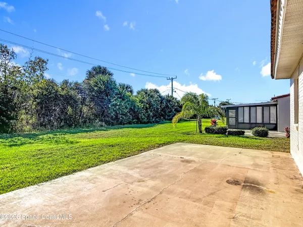 a view of a house with a big yard