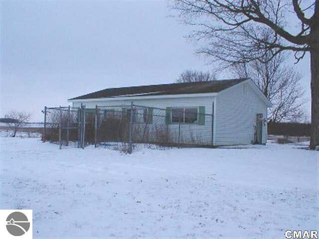 2732 South Jerome Road Ithaca, MI 48847 - Photo 2 of 3 1764673-1.JPG