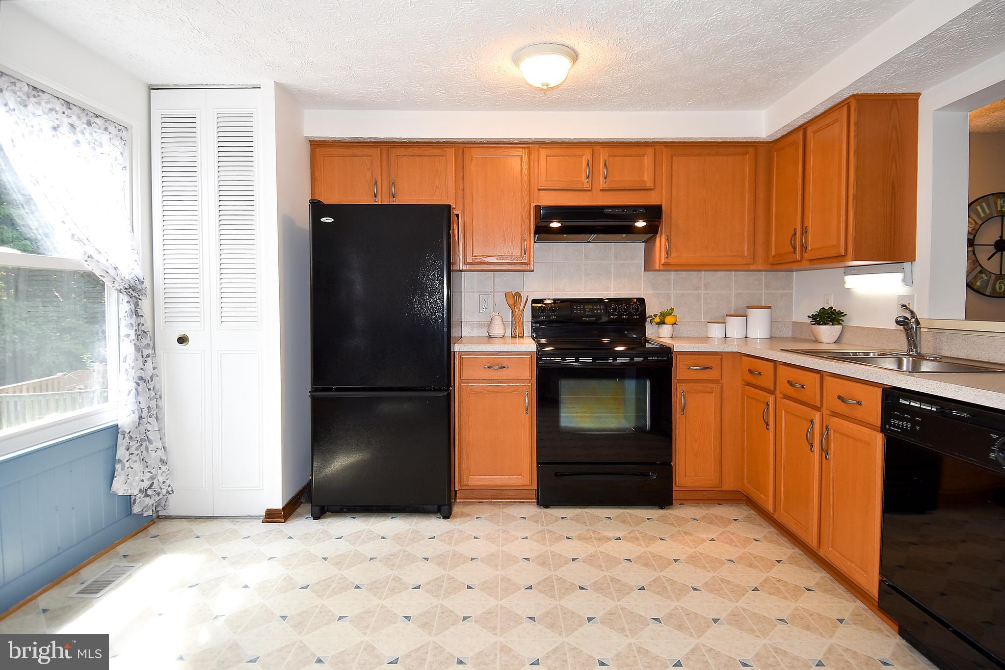 6591 Forest Dew Court Springfield, VA 22152 - Photo 12 of 39 Kitchen full of sunshine, great prep space