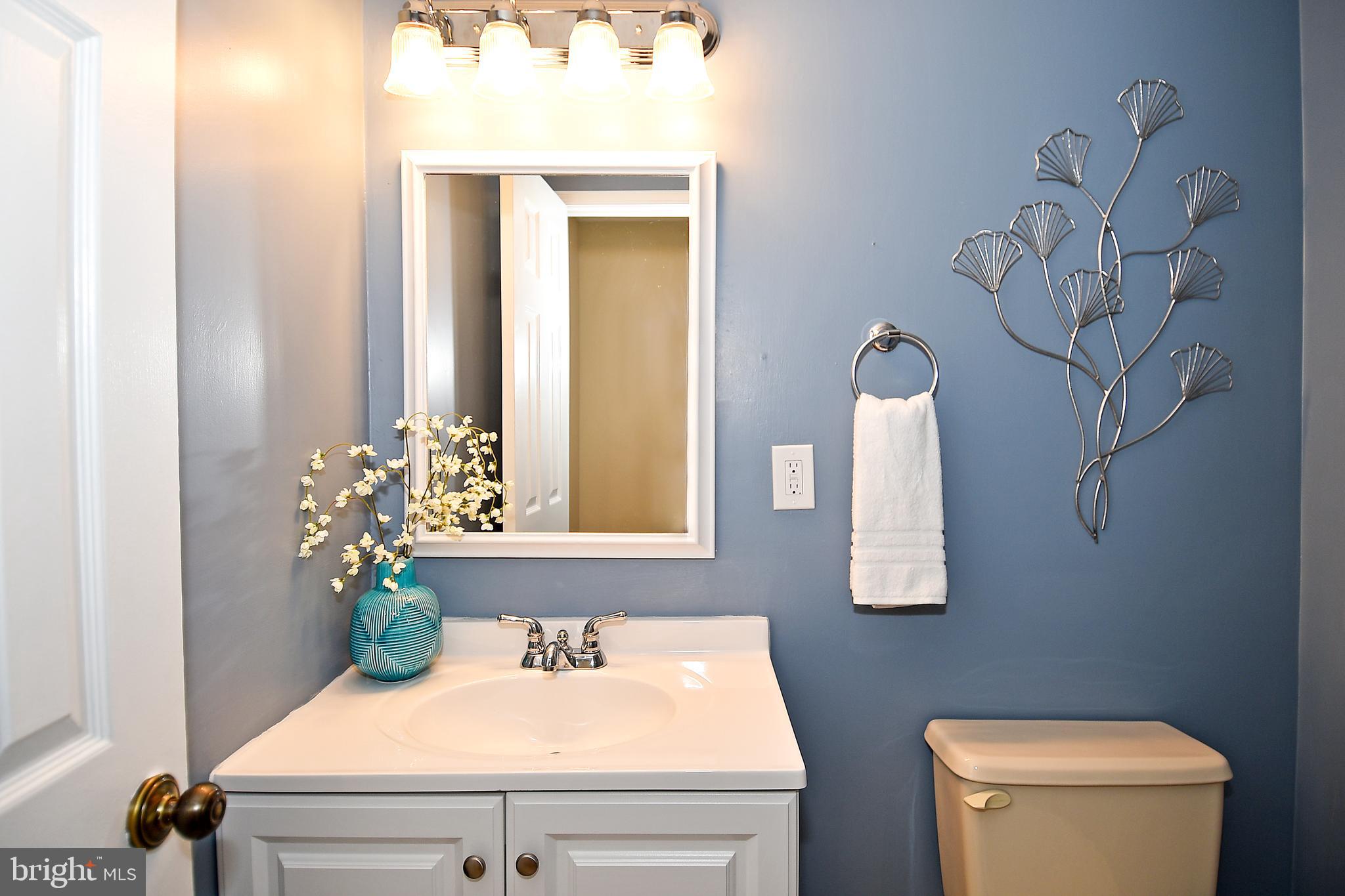 6591 Forest Dew Court Springfield, VA 22152 - Photo 15 of 39 Bright half-bath on the main floor