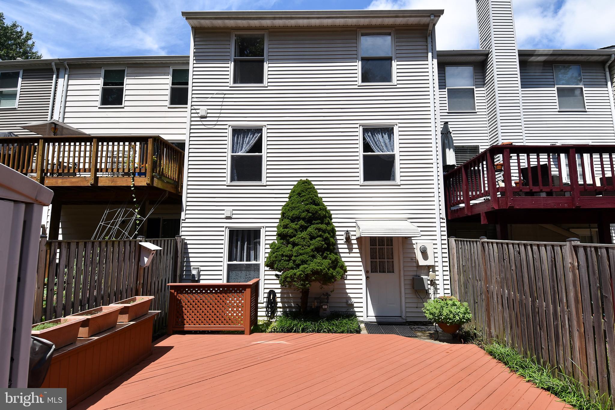 6591 Forest Dew Court Springfield, VA 22152 - Photo 36 of 39 Entertain on your large deck!