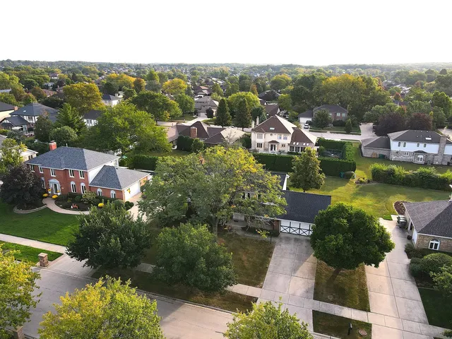 $524,900 | 14417 Country Club Lane, Orland Park, IL 60462