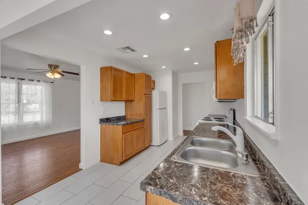 $349,900 | 1309 Sloan Street, Taylor, TX 76574