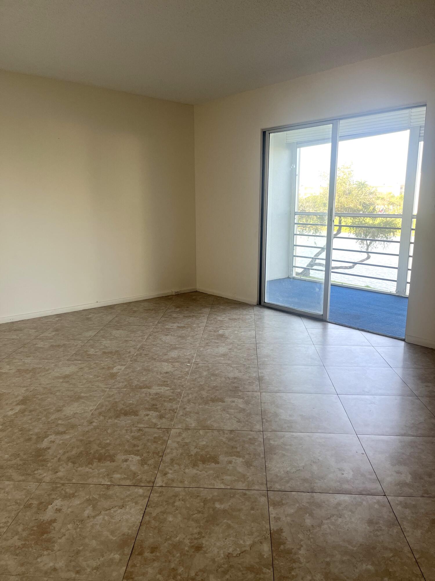 2029 Wolverton East Boca Raton, FL 33434 - Photo 13 of 17 2029 00015