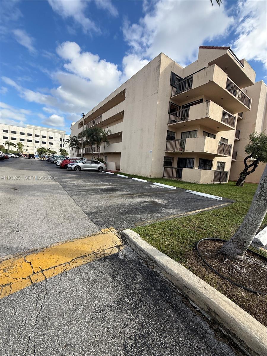 995 Southwest 84th Avenue, Unit 304 Miami, FL 33144 - Photo 14 of 15 a view of a large building