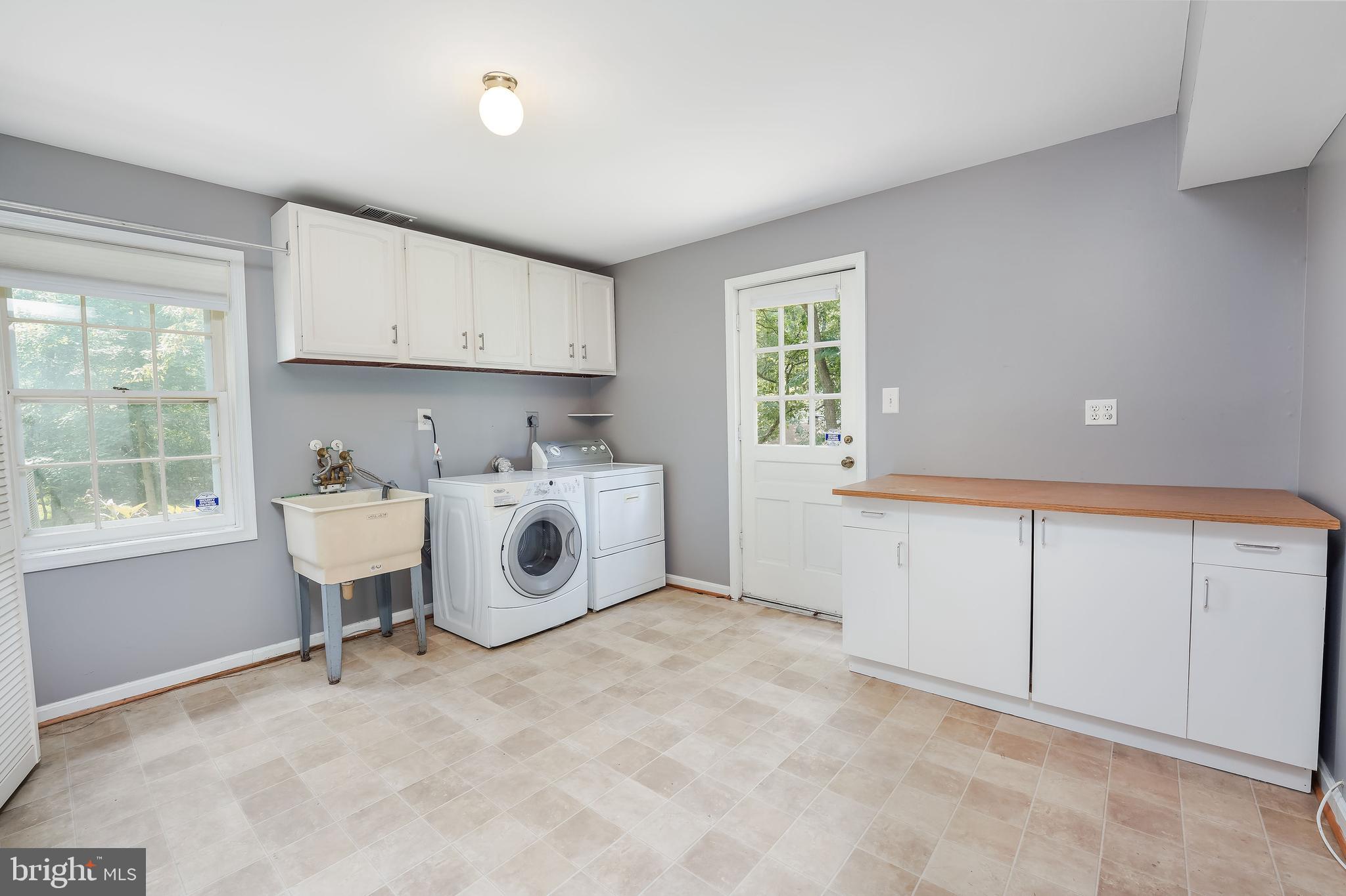 11825 Vale Road Oakton, VA 22124 - Photo 17 of 37 Gallery Image 17