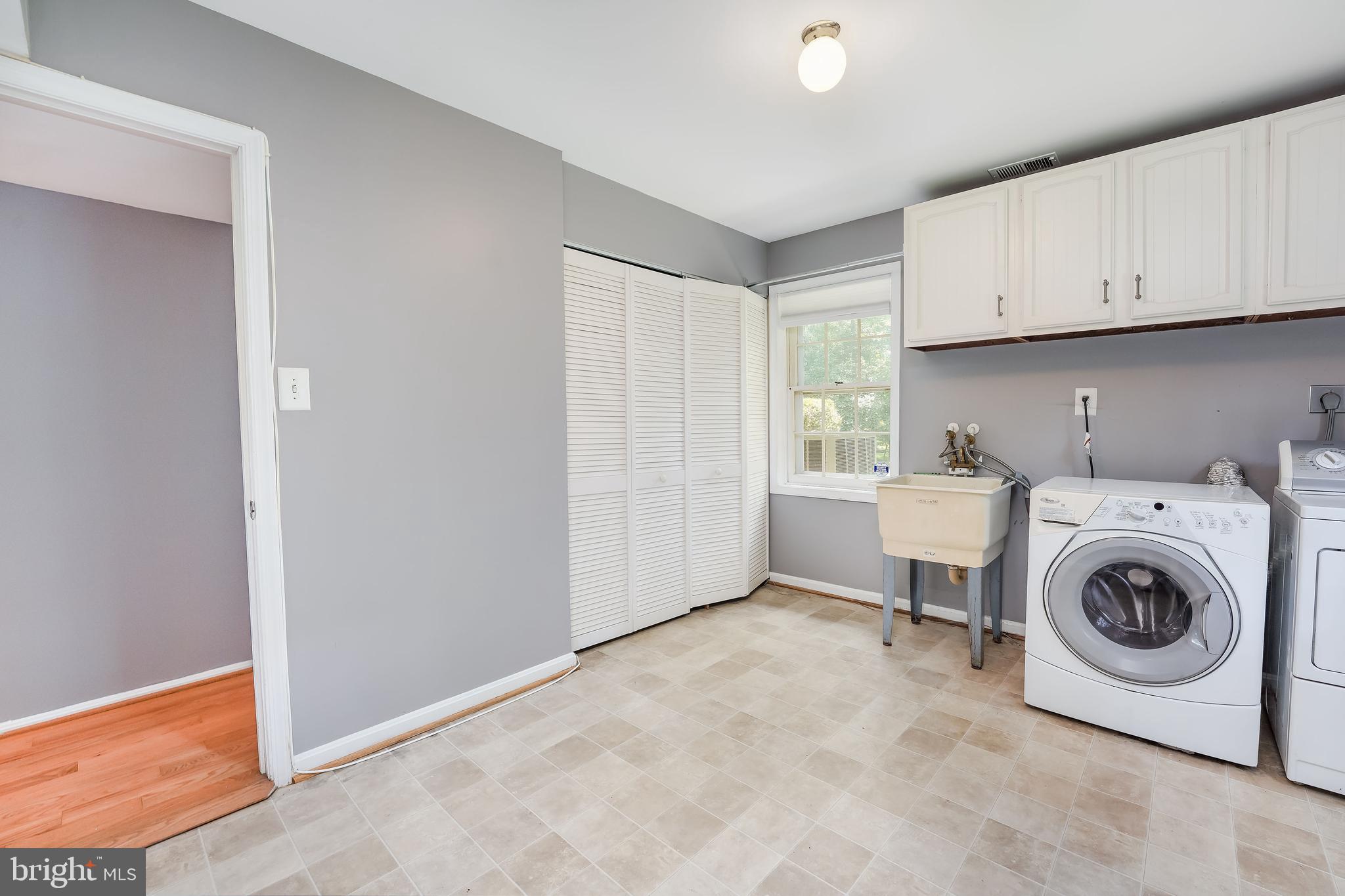11825 Vale Road Oakton, VA 22124 - Photo 18 of 37 Gallery Image 18