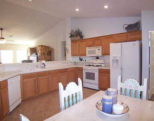 1073 Reed Henderson, NV 89074 - Photo 3 of 8 Kitchen.