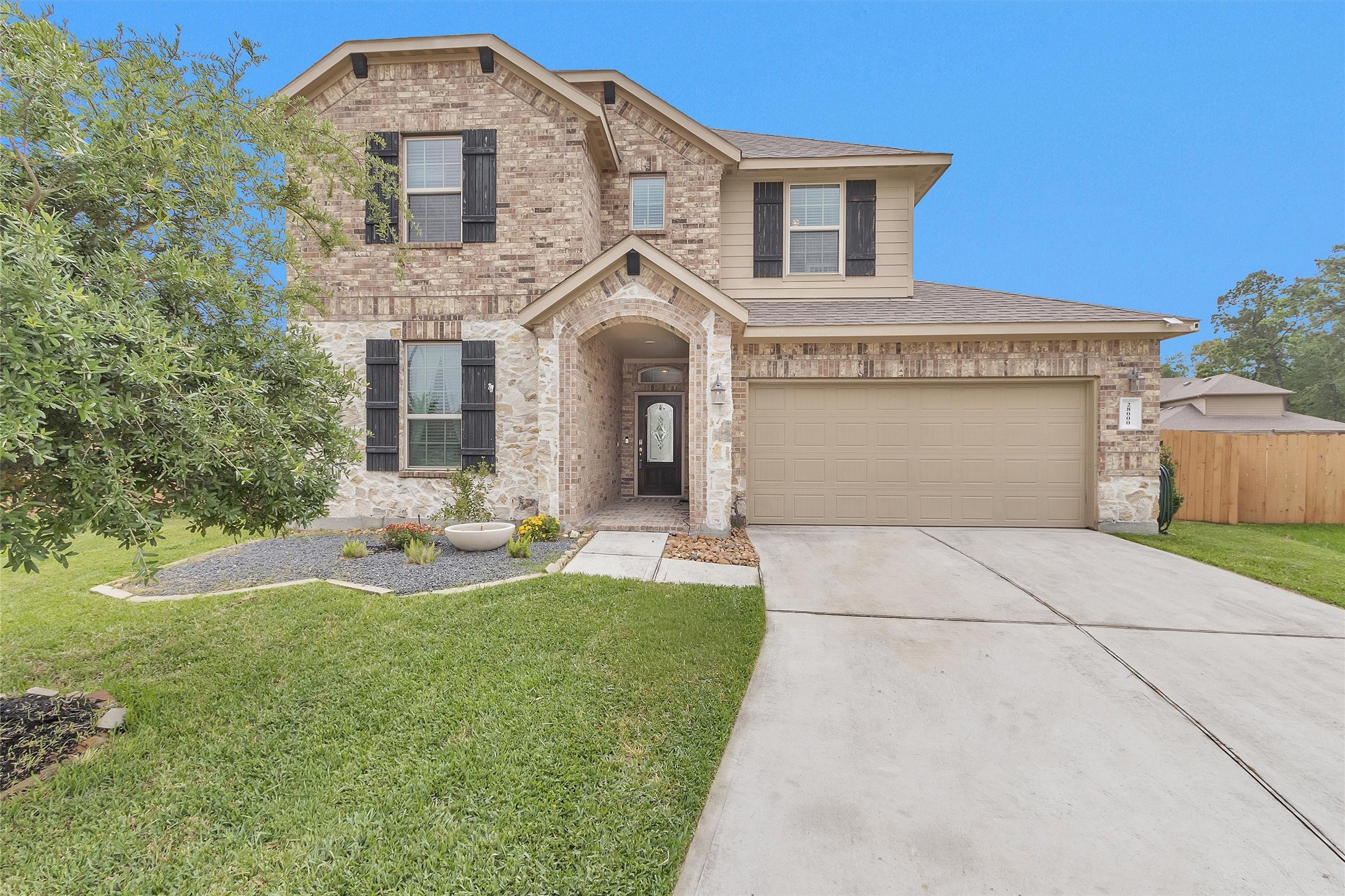 28000 Misty Evening Court Spring, TX 77386 - Photo 6 of 50 Double wide driveway w/ 2 car garage.