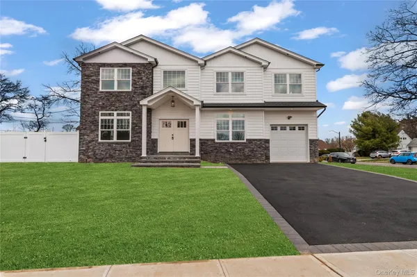 $1,588,000 | 43 Barter Lane, Hicksville, NY 11801