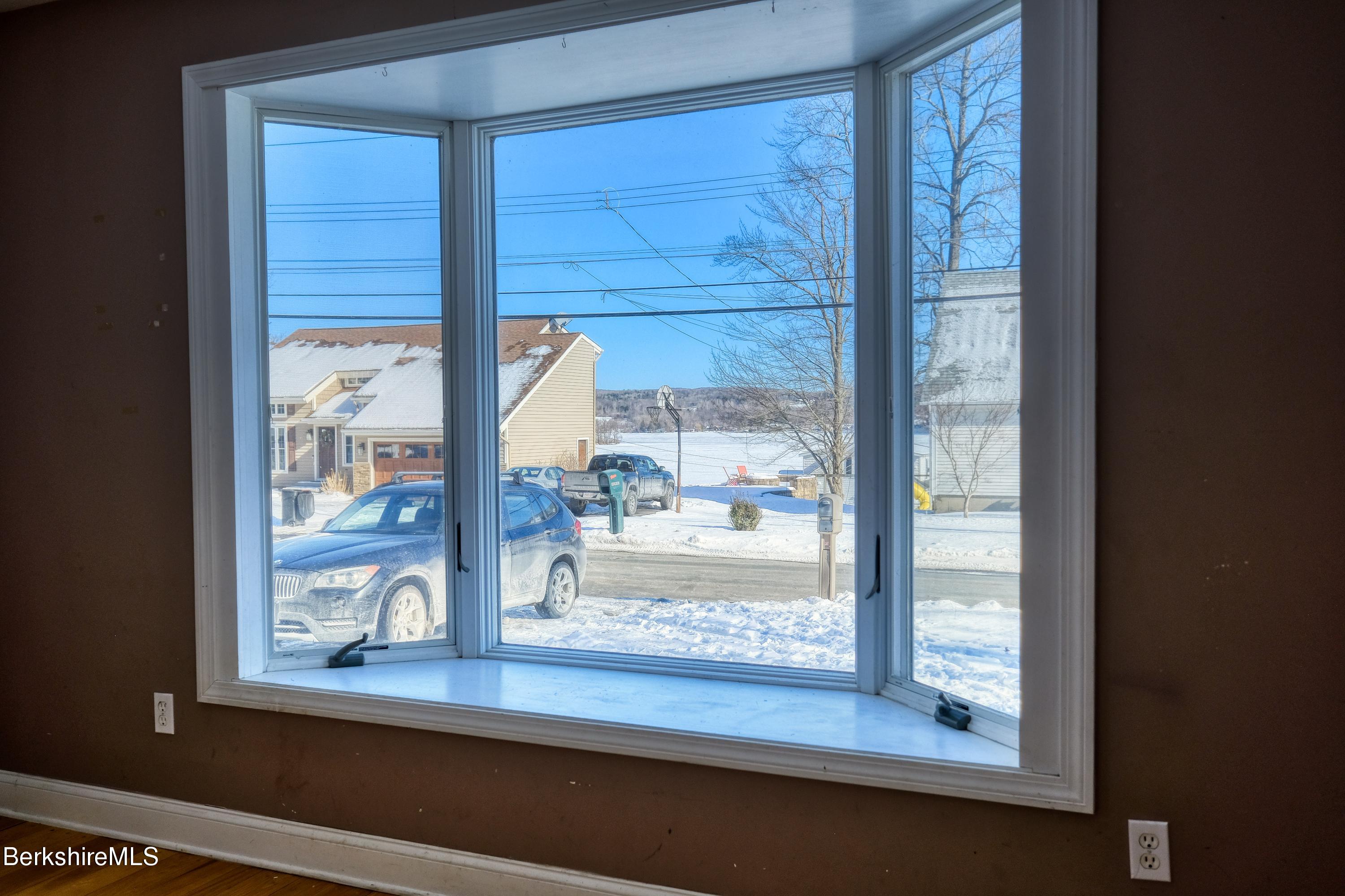 135 Ridge Avenue Pittsfield, MA 01201 - Photo 11 of 30 FRONT ROOM