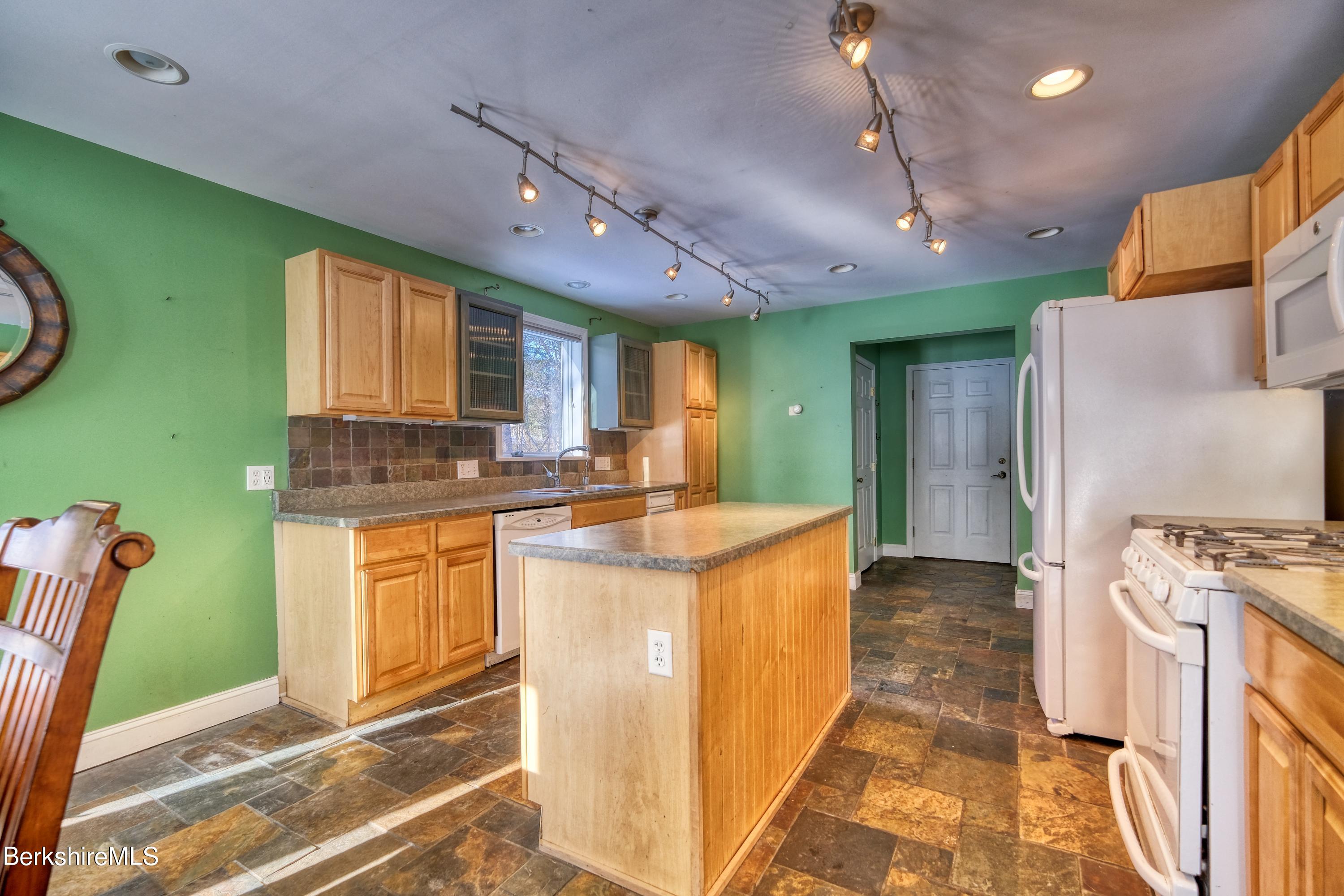 135 Ridge Avenue Pittsfield, MA 01201 - Photo 16 of 30 KITCHEN