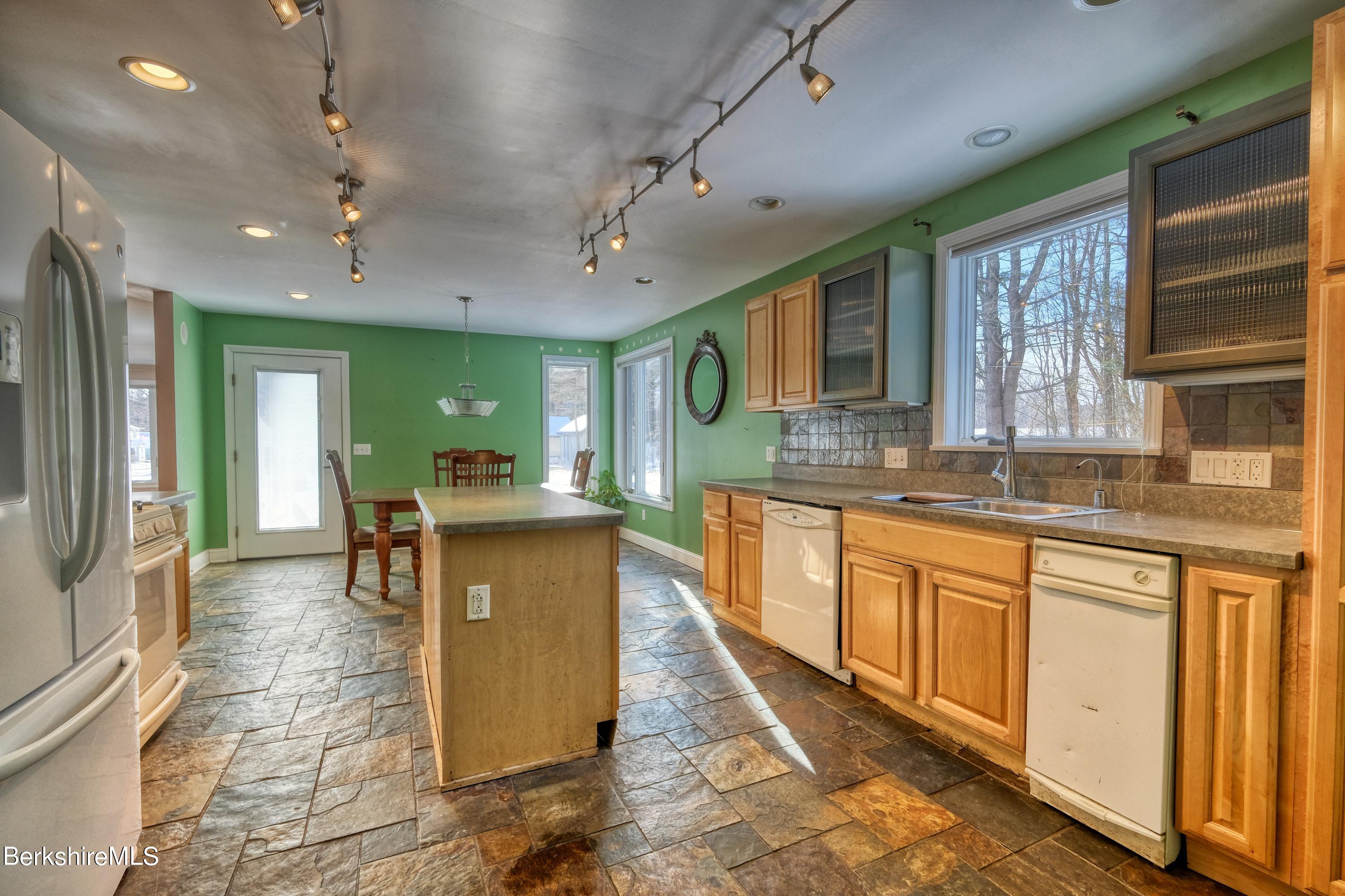 135 Ridge Avenue Pittsfield, MA 01201 - Photo 17 of 30 KITCHEN