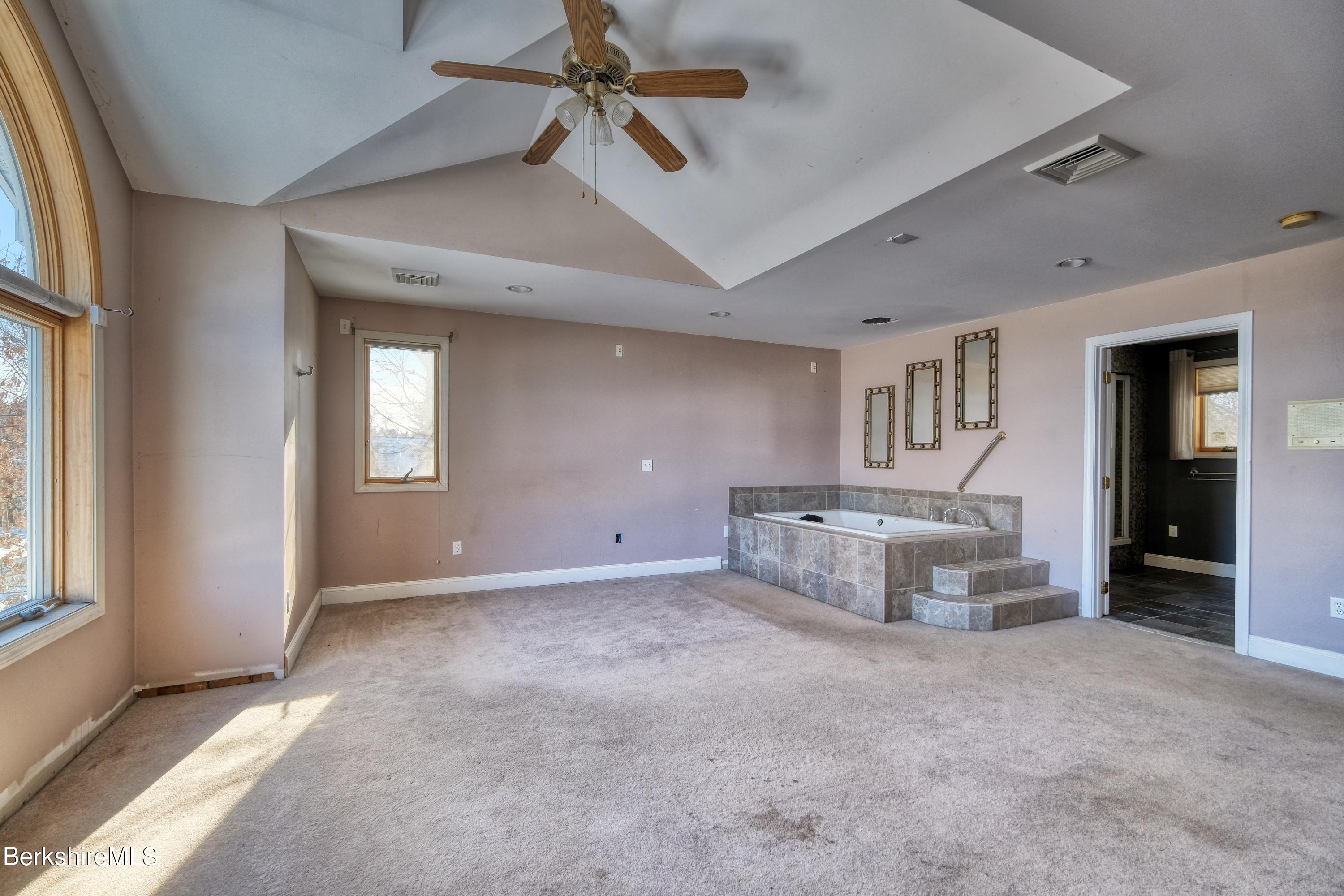 135 Ridge Avenue Pittsfield, MA 01201 - Photo 19 of 30 PRIMARY SUITE