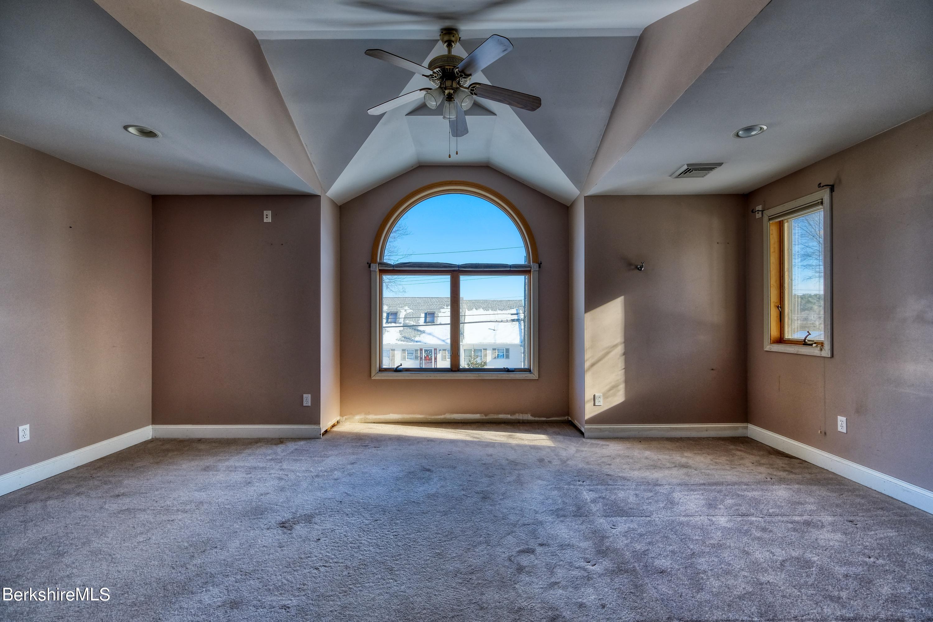 135 Ridge Avenue Pittsfield, MA 01201 - Photo 20 of 30 PRIMARY SUITE