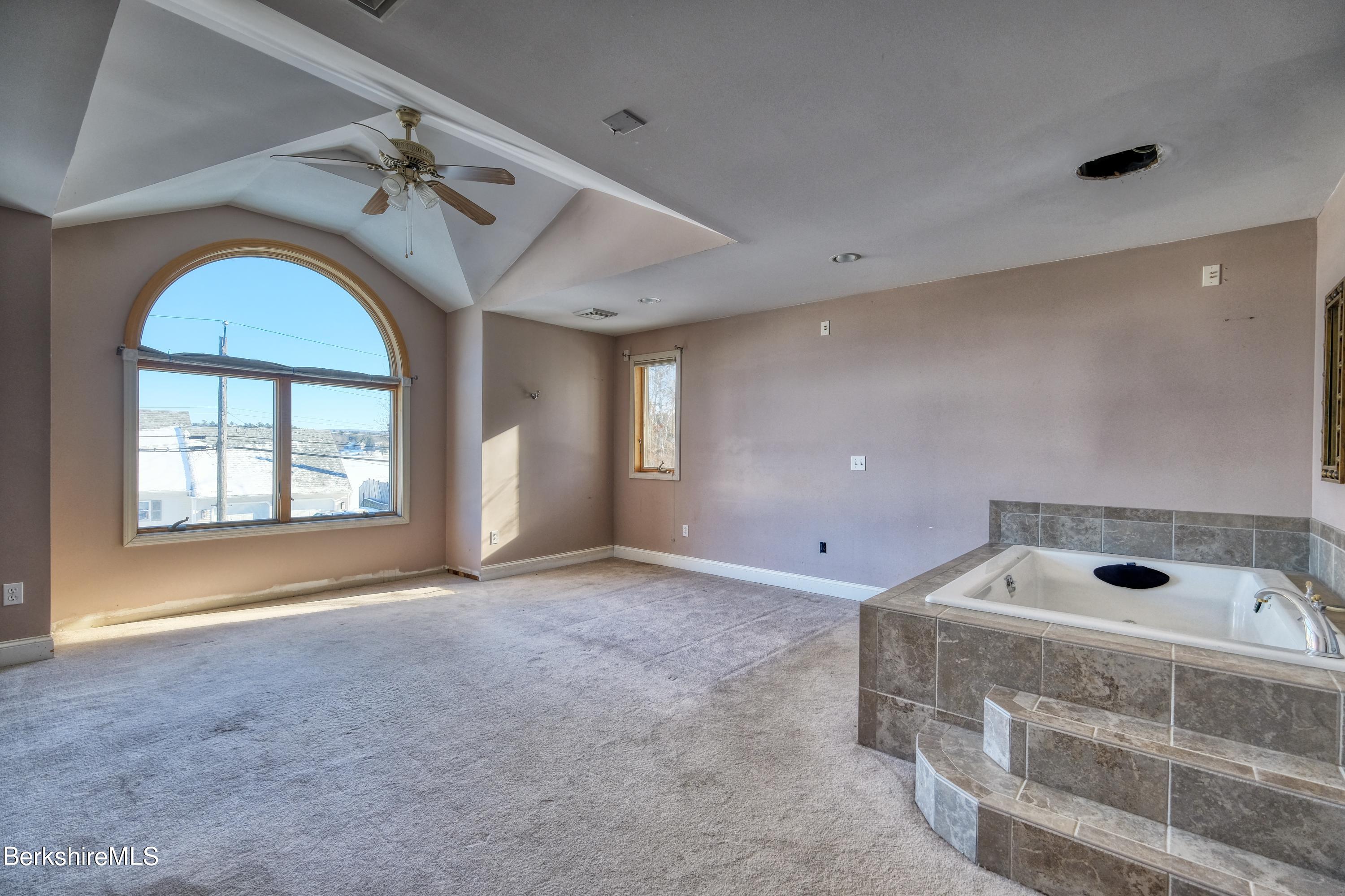 135 Ridge Avenue Pittsfield, MA 01201 - Photo 21 of 30 PRIMARY SUITE