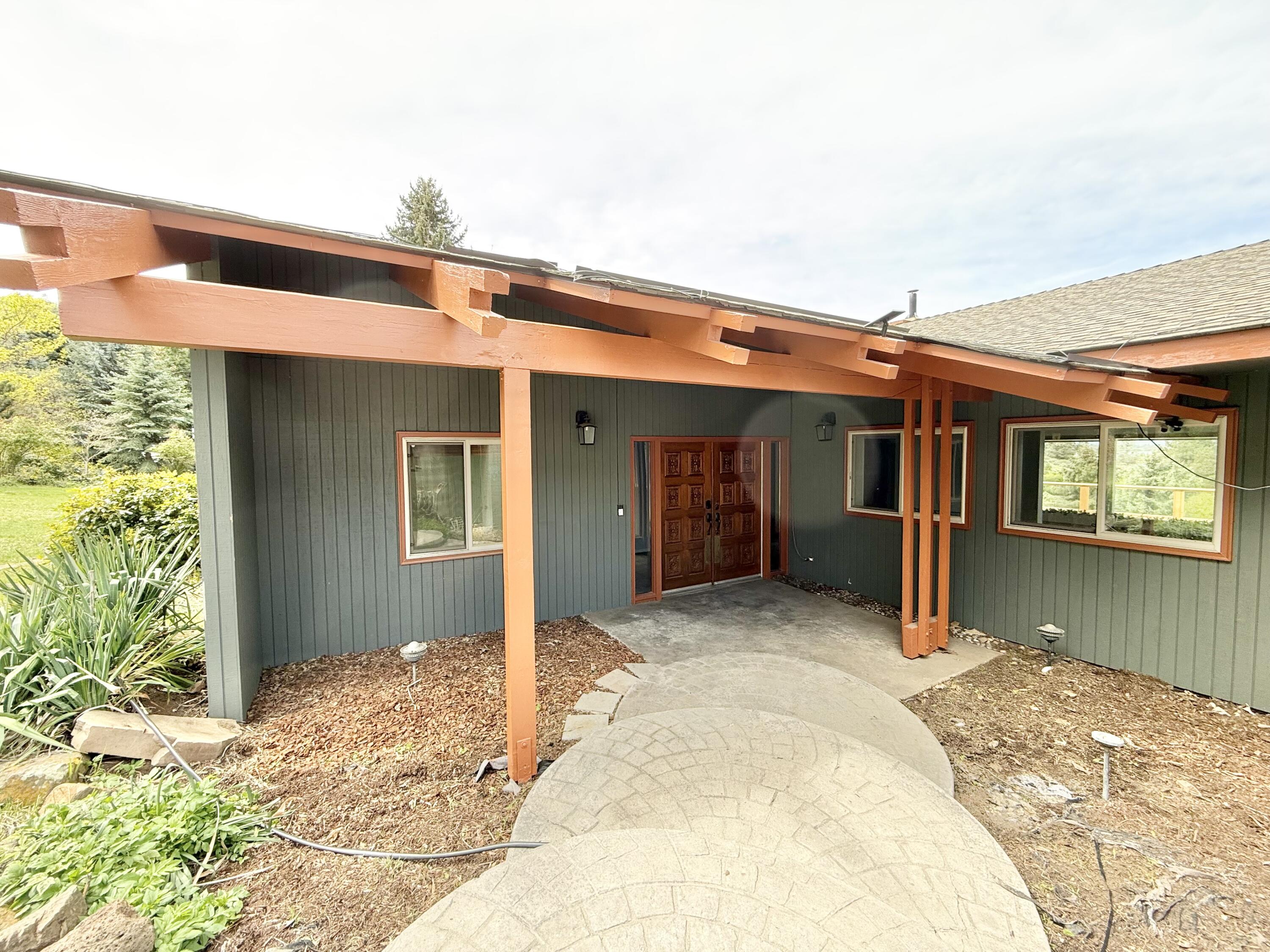 1662 Cove Point Road Klamath Falls, OR 97601 - Photo 11 of 71
