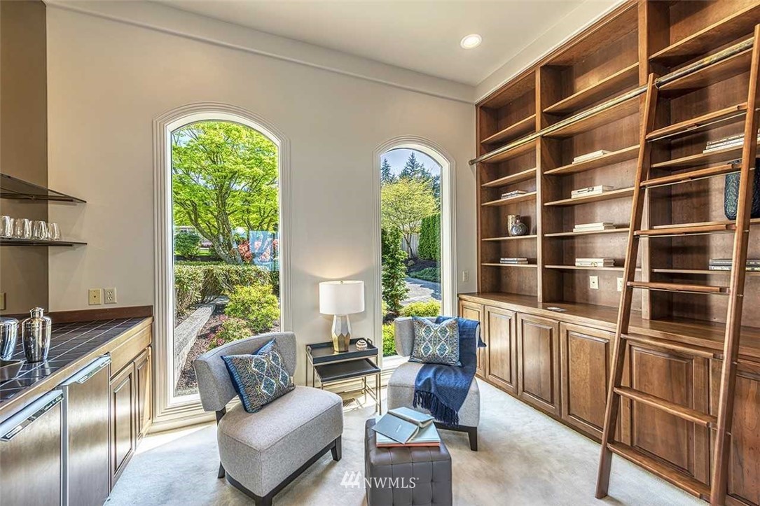 8707 Talbot Road Edmonds, WA 98026 - Photo 9 of 25