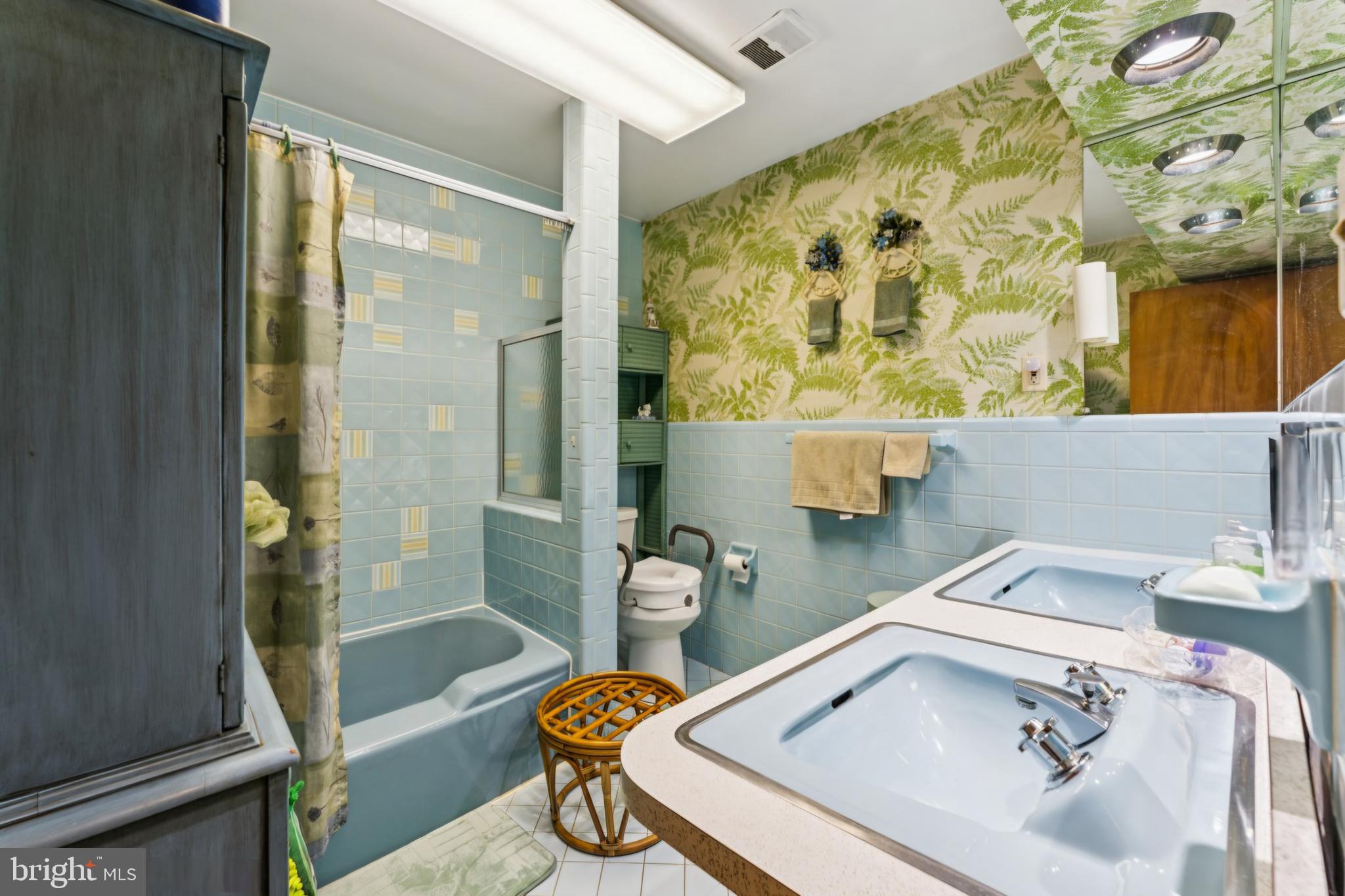 4910 Stan Haven Road Temple Hills, MD 20748 - Photo 13 of 25 a bathroom with a sink and a tub