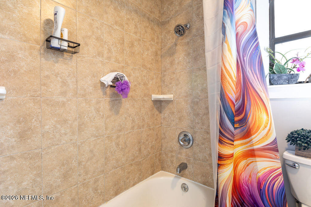 385 Southwest 2nd Avenue Lake Butler, FL 32054 - Photo 23 of 52 NormanGuestBathShowerTub