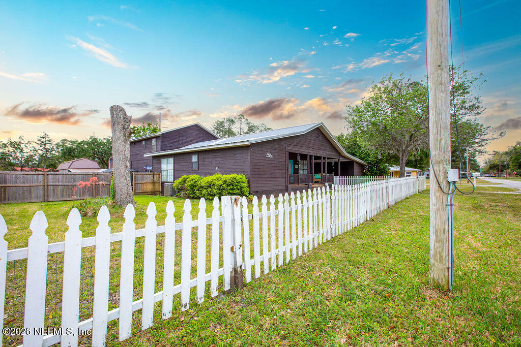 385 Southwest 2nd Avenue Lake Butler, FL 32054 - Photo 5 of 52 NormanLBFrontSideExt