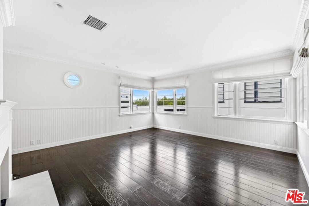 9233 1/2 Doheny Road West Hollywood, CA 90069 - Photo 5 of 17 an empty room with wooden floor and windows