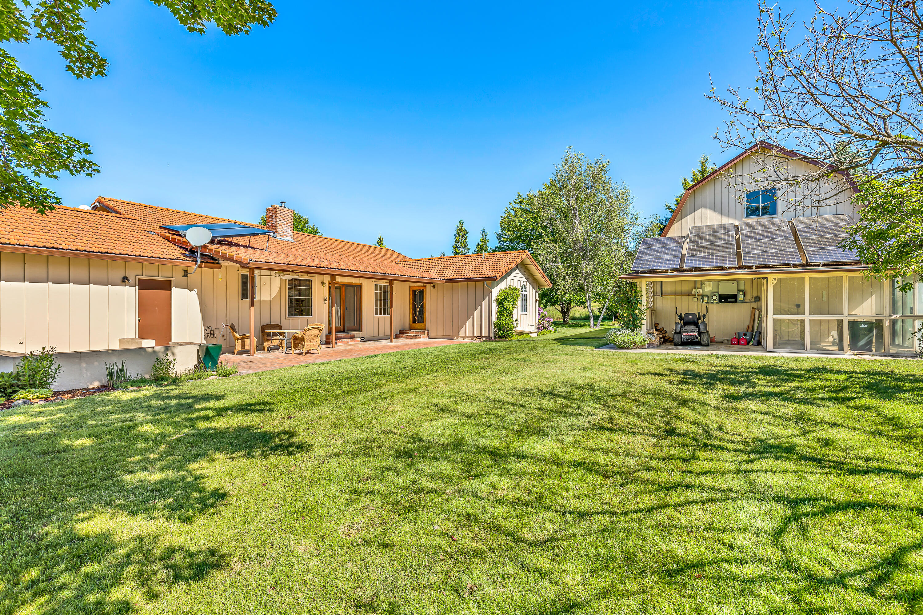 1494 Kubli Road Grants Pass, OR 97527 - Photo 37 of 67 9R9A4139