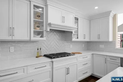 $2,500,000 | 739 Shoshone Trail, Franklin Lakes, NJ 07417