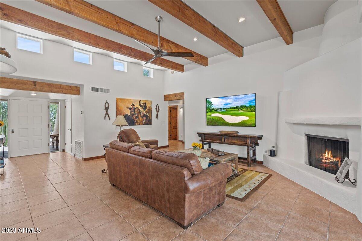 1816 Eagle Claw Drive Carefree, AZ 85377 - Photo 5 of 23 Living Area