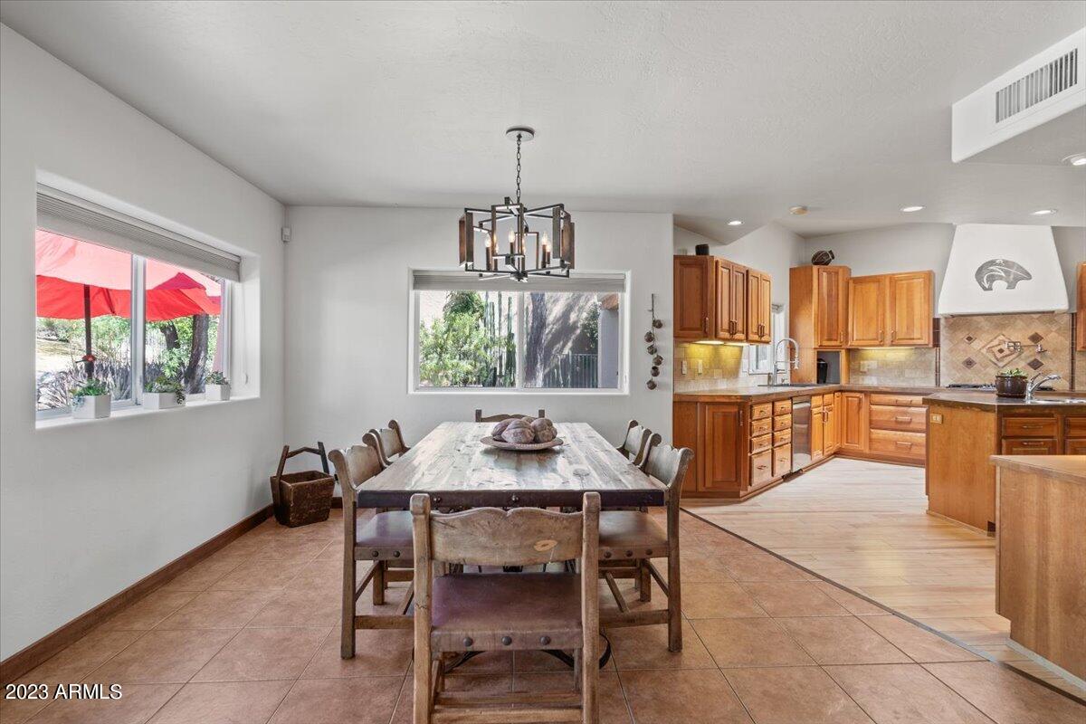 1816 Eagle Claw Drive Carefree, AZ 85377 - Photo 8 of 23 Dining