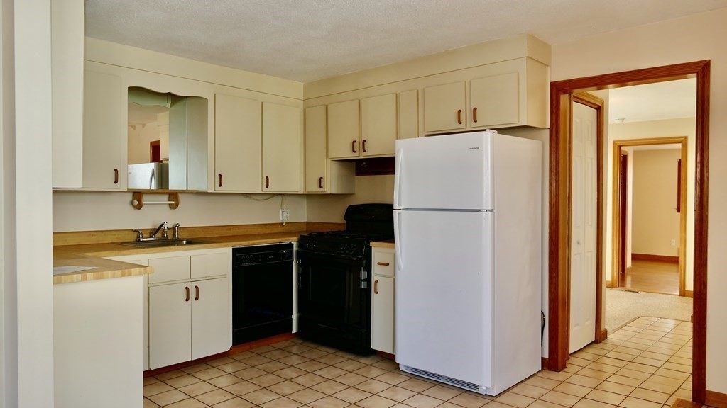 15 Bittern Road Quincy, MA 02169 - Photo 12 of 41 Gallery Image 12