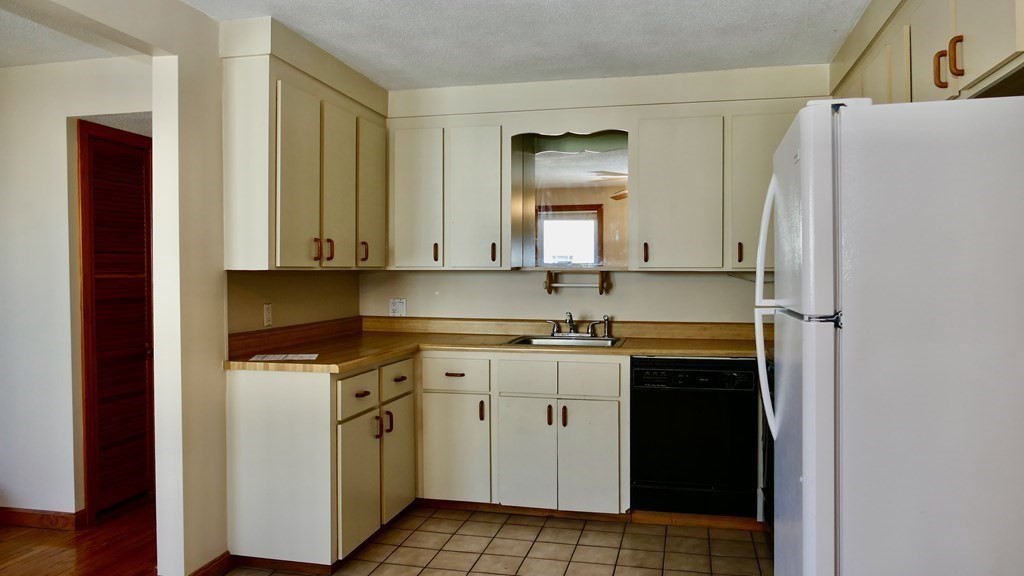 15 Bittern Road Quincy, MA 02169 - Photo 13 of 41 Gallery Image 13