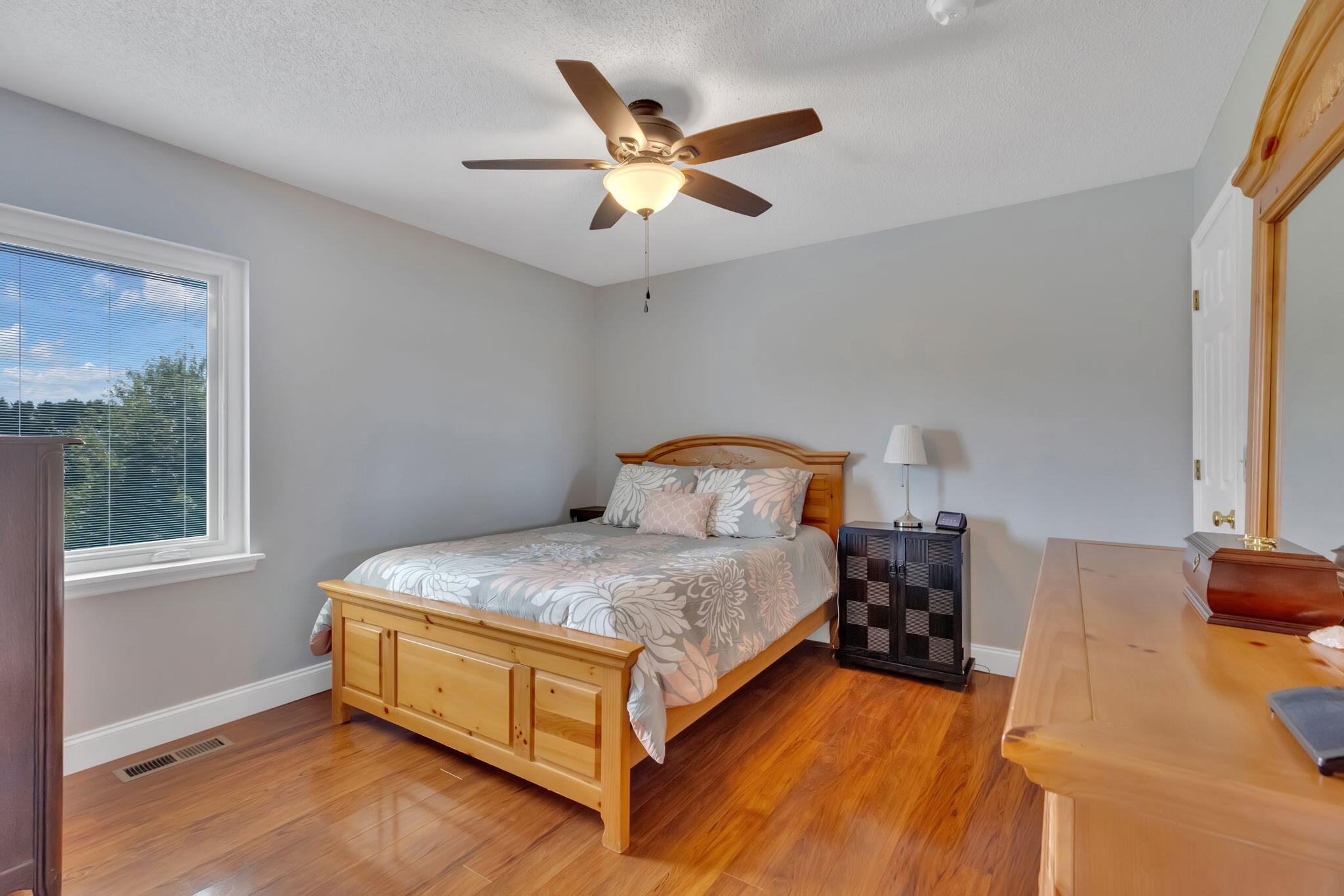 672 Riverside Road Bluff City, TN 37618 - Photo 13 of 27 13-web-or-mls-217A2434
