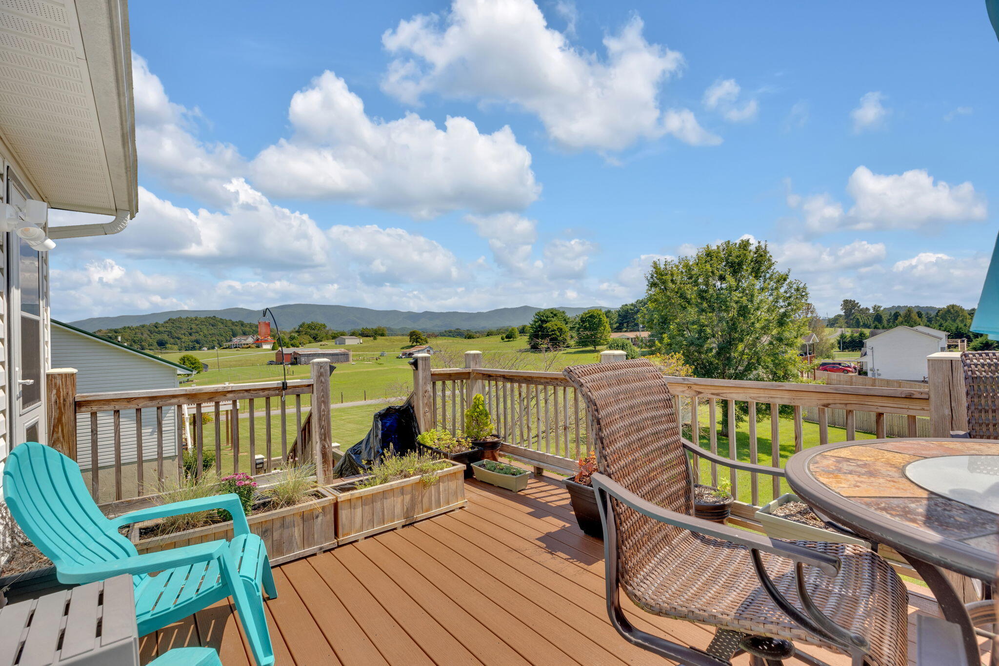 672 Riverside Road Bluff City, TN 37618 - Photo 19 of 27 19-web-or-mls-217A2464