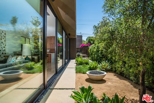 a view of entryway and hall