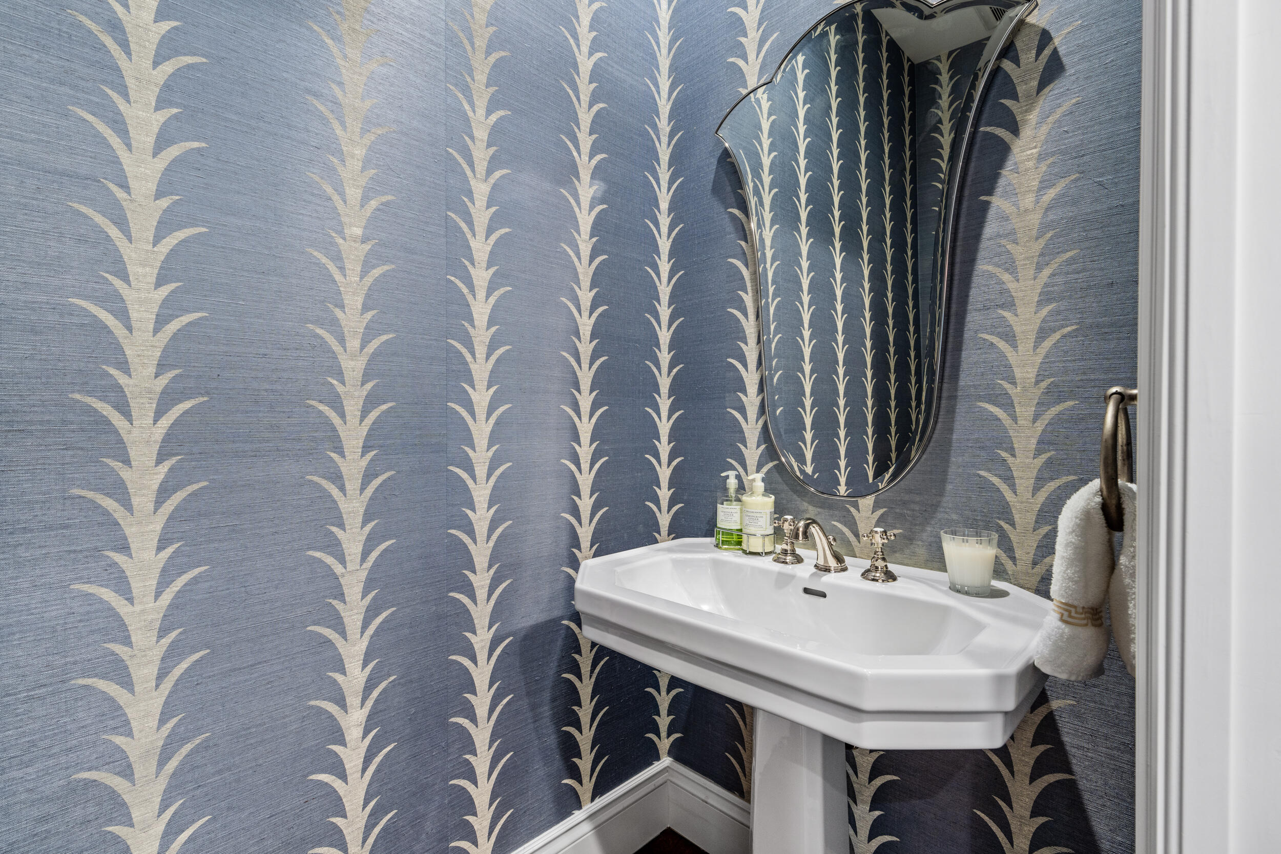 155 Beacon Lane Jupiter Inlet Colony, FL 33469 - Photo 20 of 57 Powder Room