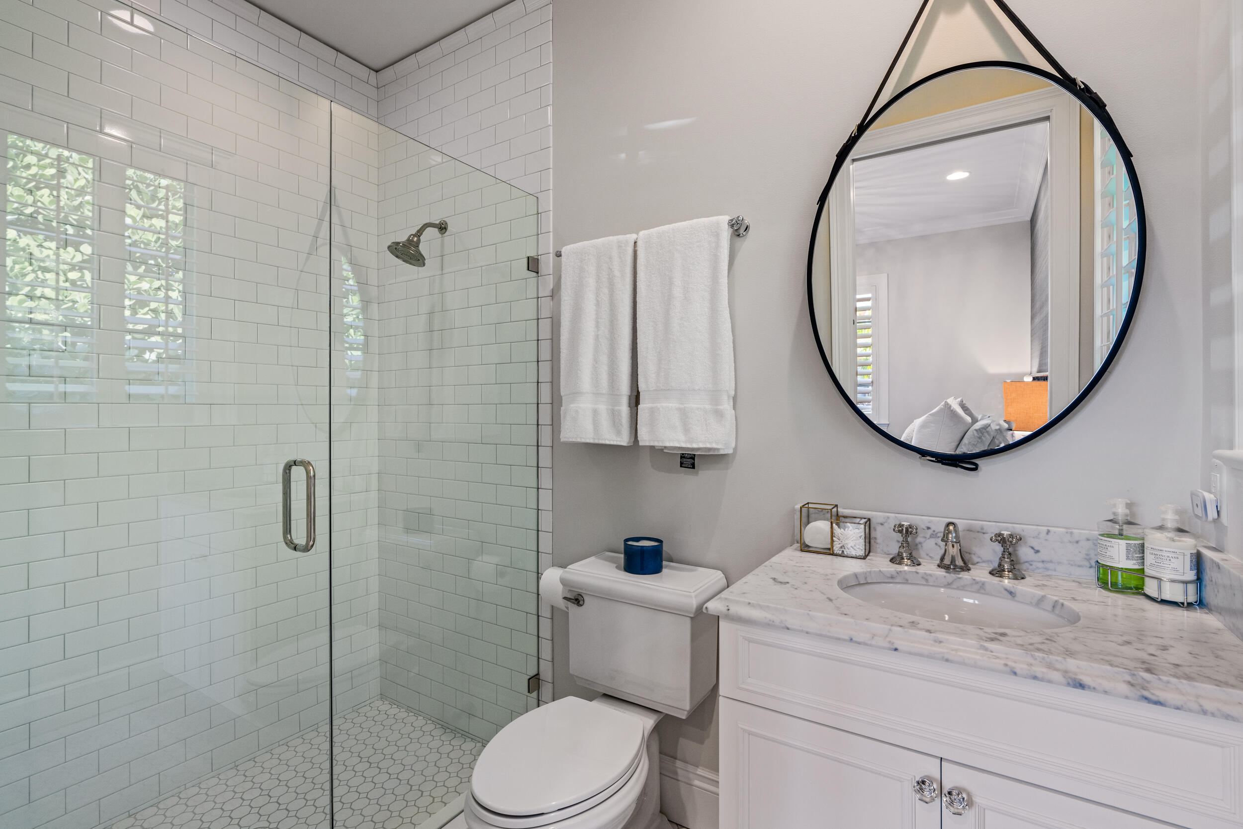 155 Beacon Lane Jupiter Inlet Colony, FL 33469 - Photo 27 of 57 Guest Room 1 Bath