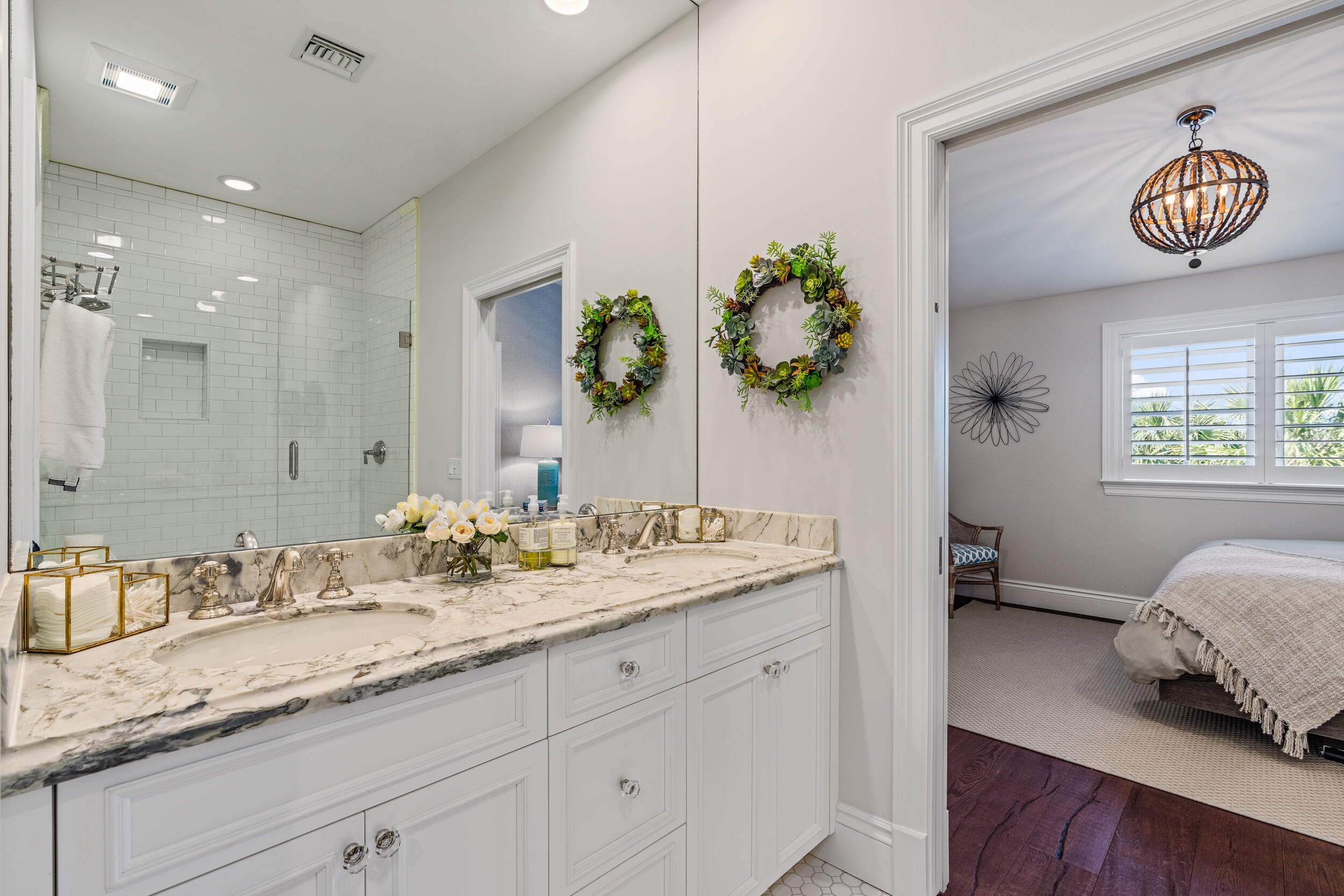 155 Beacon Lane Jupiter Inlet Colony, FL 33469 - Photo 31 of 57 Guest Bath