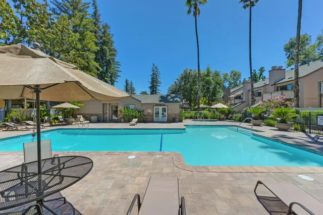 $330,000 | 549 Woodside Oaks, Unit 3, Sacramento, CA 95825