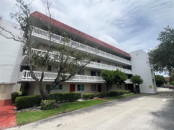 $115,000 | 3571 Inverrary Drive, Unit 307, Lauderhill, FL 33319