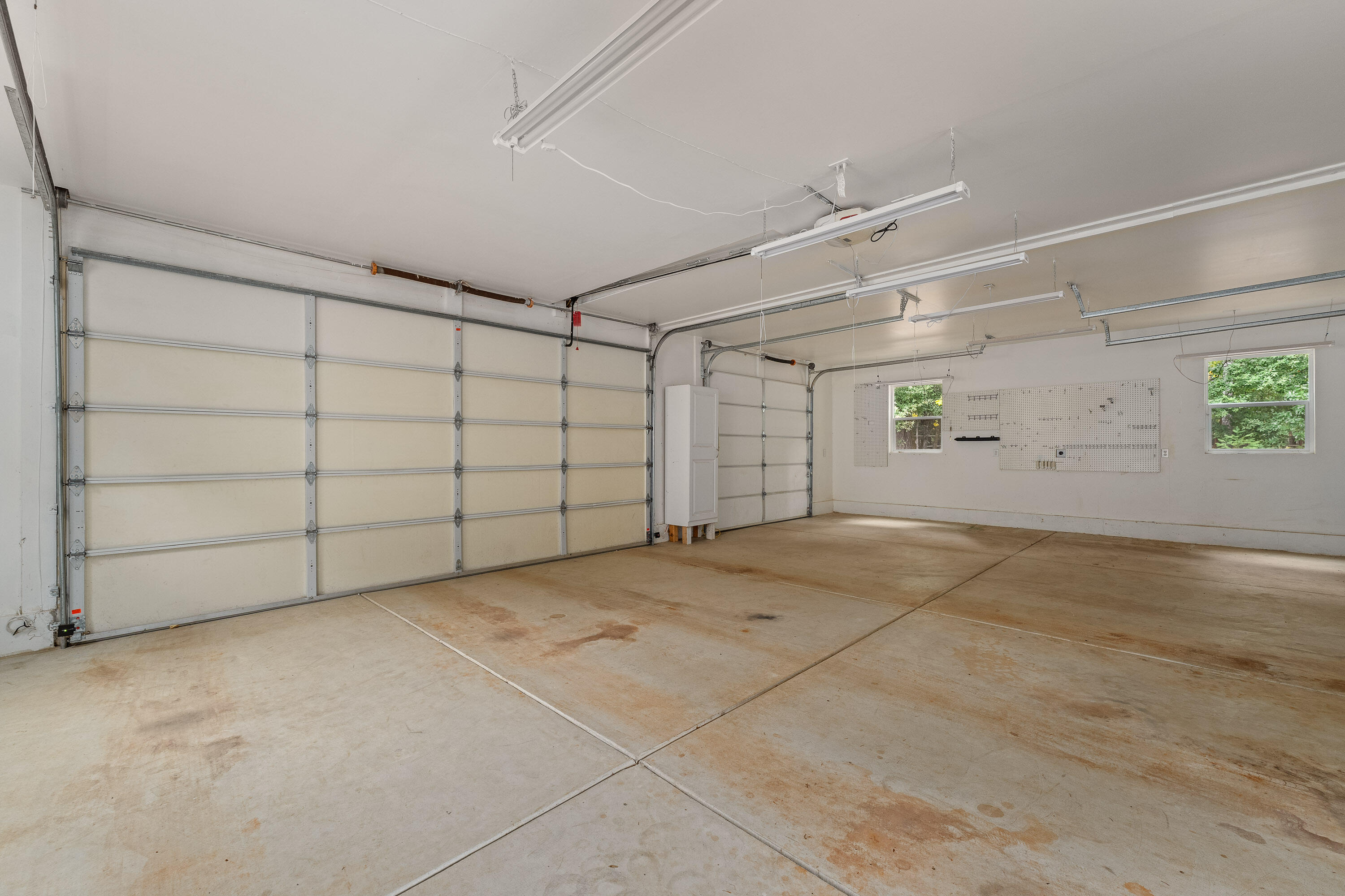 335 Cornett Lane Cave Junction, OR 97523 - Photo 35 of 55 Garage